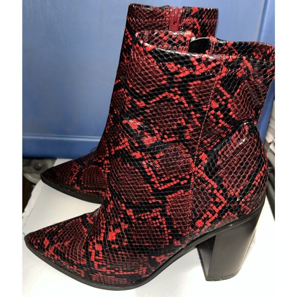 Womens Size 7 Kady Red Ankle Snake Skin Faux Leather Boots Pointy Toe Fashonnova - Picture 2 of 12
